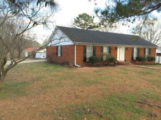 51 Helms St, Lexington, TN 38351-4009