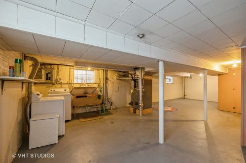 6040 Kilbourn Ave, Chicago IL  60646-5010 exterior