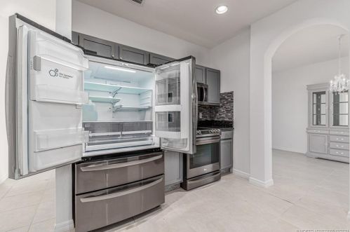 1131 Haleyberry Ave, Fort Pierce FL 34953-6832 exterior