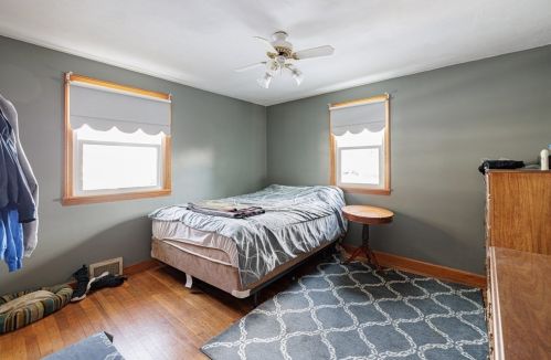 33 Cobb Ave, Chicopee MA 01013-3622 exterior