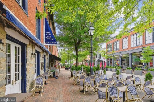 2050 Jamieson Ave, Alexandria VA  22314-6824 exterior