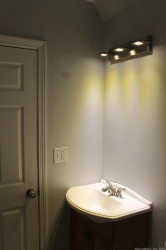 65 High St, Vernon CT 06066-3638 exterior