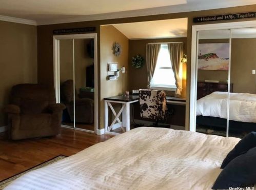 2 Leroy Ct, Commack NY  11725-1703 exterior