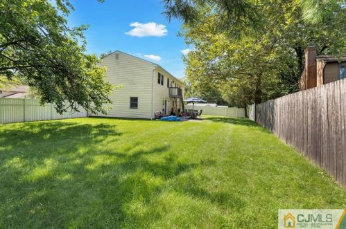 28 Baltic St, Edison NJ 08820-2725 exterior