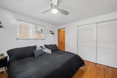 1300 Blue Jay Dr, Pittsburgh PA  15243-1206 exterior