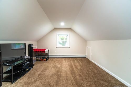 166 Giddings Ave, Windsor CT 06095-3744 exterior