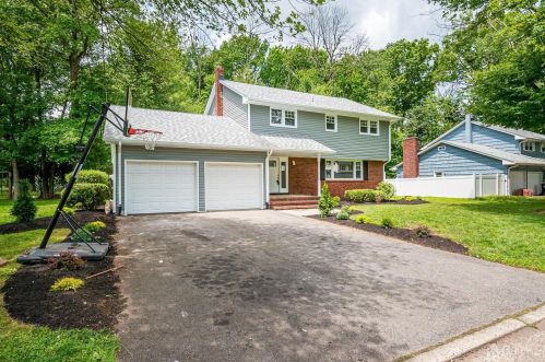 53 Fairmount Ave, Edison NJ  08820-2032 exterior