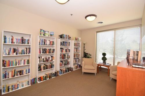 4110 Lake Dr, Milwaukee WI 53235-5953 exterior