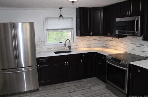 908 Plymouth St, Windsor CT 06095-3713 exterior