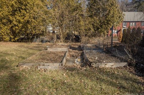 340 Lincoln St, New Britain CT 06052-1640 exterior