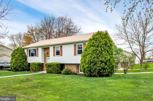 1 Little Knoll Dr, Hanover PA  17331-9280 exterior