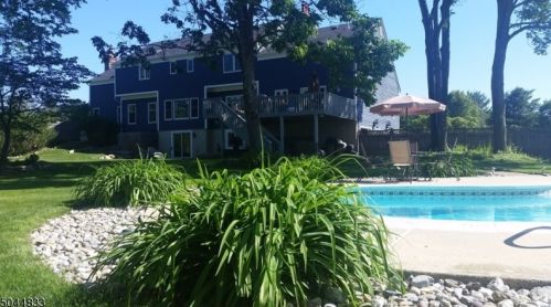 6 Ryan Ct, Chester NJ 07930-3002 exterior