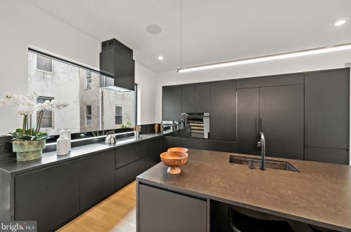 1355 Kater St, Philadelphia PA 19147-1817 exterior