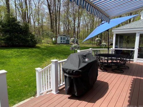 43 Jefferson Dr, Ridgefield CT 06877-5910 exterior