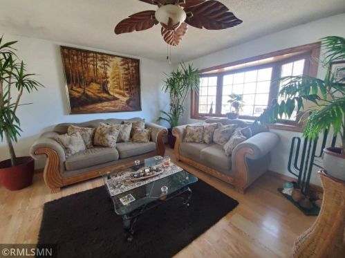 1465 Meadow Ln, Chaska, MN 55318-1696