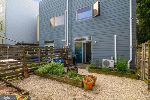 2318 Amber St, Philadelphia PA 19134-0038 exterior