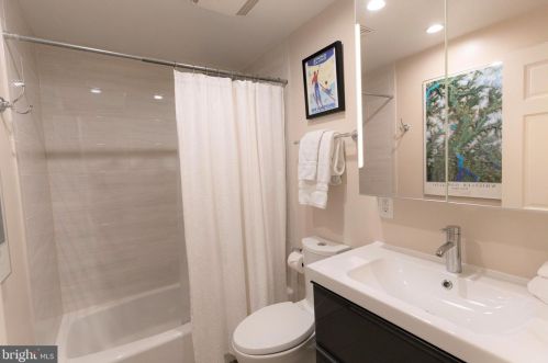 238 10th St, Washington DC  20002-6214 exterior