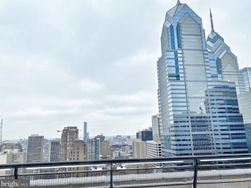 111 15th St, Philadelphia PA 19102-2625 exterior