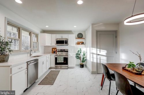 1303 Willow Street Pike, Lancaster PA  17602-4633 exterior