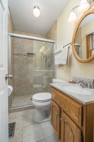 942 Kirk Ave, Elmhurst IL 60126-5143 exterior