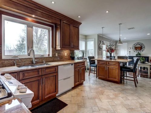 57 Brimstone Hl Rd, Middletown NY 10941-3349 exterior