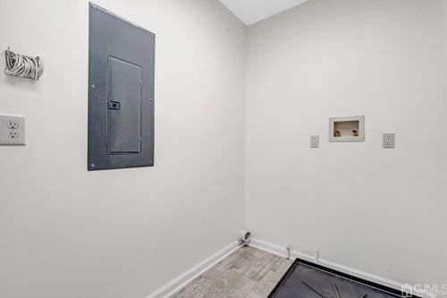 22 Stiles Rd, Edison NJ  08817-4137 exterior