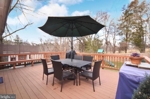 3010 Marl Pat Dr, Alexandria VA 22310-2219 exterior