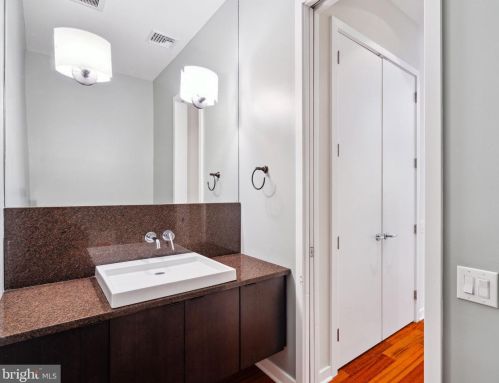 1433 Bainbridge St, Philadelphia PA 19146-2121 exterior