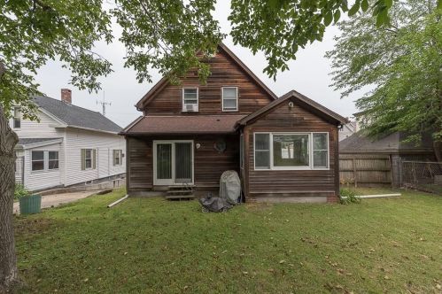 81 Pine St, Woonsocket, RI 02895-5351