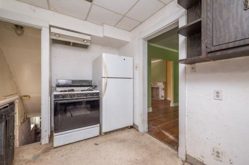 5735 Pocusset St, Pittsburgh PA 15217-2218 exterior