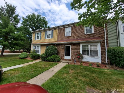 388 Rittenhouse Ct, New Brunswick, NJ 08902-3533