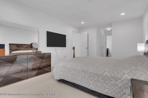 32 Amber Dr, Old Bridge NJ  08857-3588 exterior