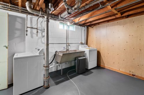 7217 Mohawk Ave, Milwaukee WI 53217 exterior