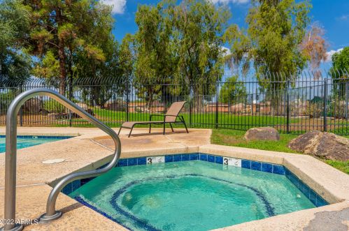 18811 19th Ave, Phoenix AZ 85027-5285 exterior