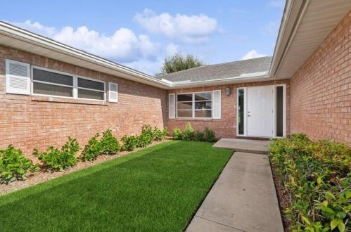 10967 Greentrail Dr, Boynton Beach, FL 33436-4925