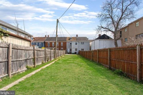 126 Chestnut St, Hanover PA 17331-2244 exterior