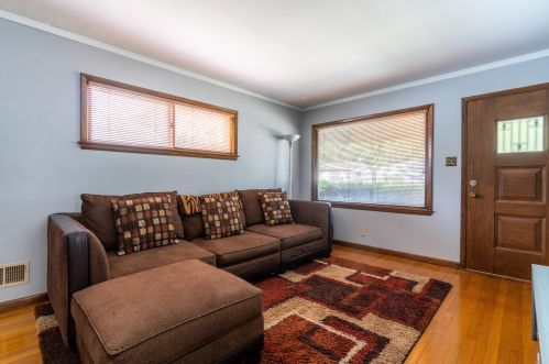 5323 65th St, Milwaukee, WI 53218-3011