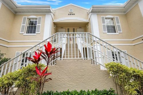 1390 Sweetwater Cv, Naples, FL 34110-4201