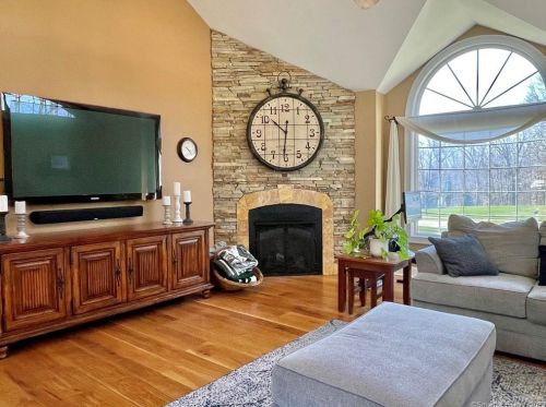 27 Patrick Dr, Seymour CT 06483-2372 exterior