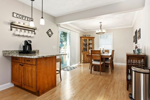 9 Glendale Ave, Peabody MA 01960-6550 exterior