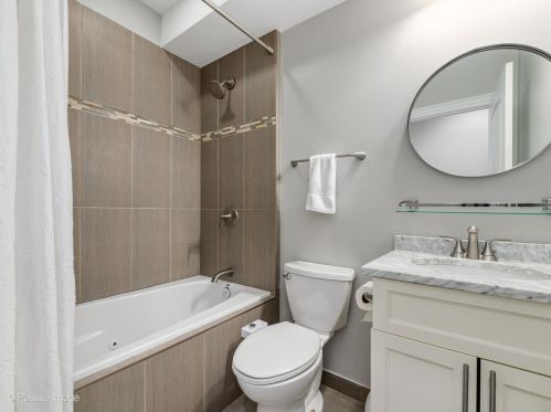 1855 Damen Ave, Chicago IL  60647-9170 exterior