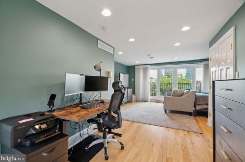 128 Bainbridge St, Philadelphia PA  19147-2402 exterior