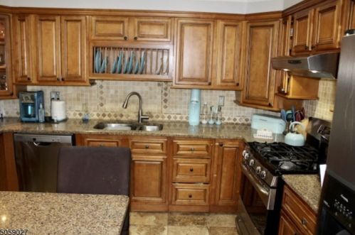 2031 Genesee St, Trenton, NJ 08610-5030