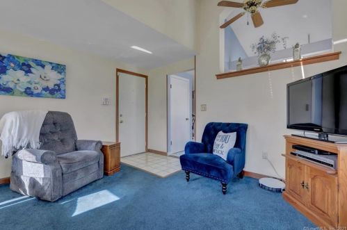 39 Caroline Dr, Milford CT 06461-2715 exterior