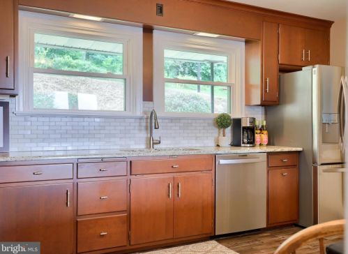 2515 Chestnut Ridge Dr, Lancaster PA  17601-1936 exterior