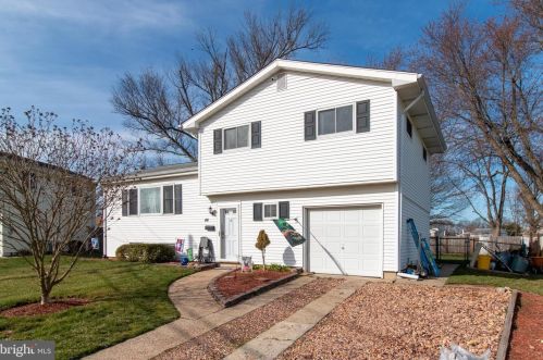 44 Rolling Ln, Trenton, NJ 08690-2156