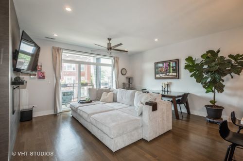 3620 Diversey Ave, Chicago, IL 60647-1126