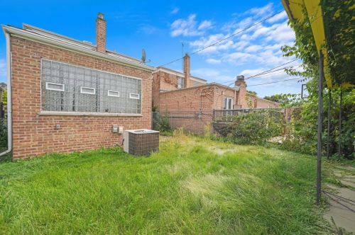 9010 Ridgeland Ave, Chicago, IL 60617-3542
