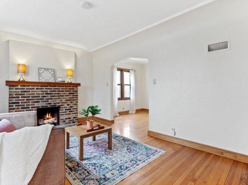 5253 52nd St, Milwaukee, WI 53218-3310