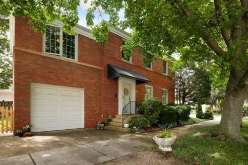 6400 Tahoma Ave, Chicago, IL 60646-2922